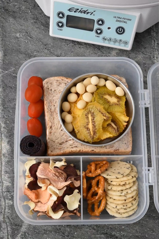 DIY Lunchbox Snack Mix – Dehydrated Fruits, Yoghurt-Covered Raisins, Pumpkin Seeds & Pretzels